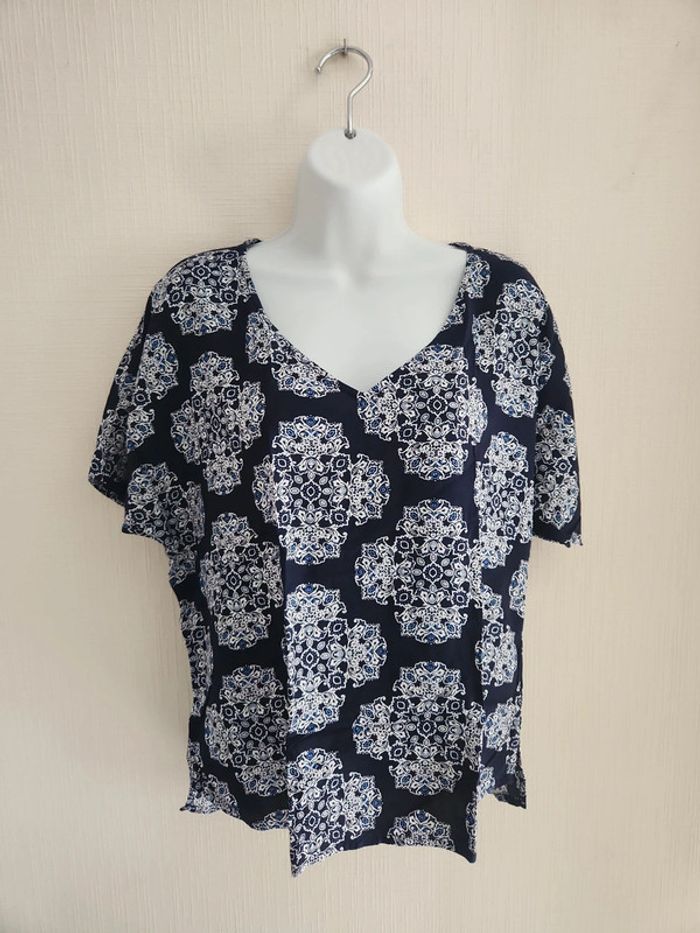 Jolie blouse Esprit bleu marine motifs géométriques 38 - photo numéro 2
