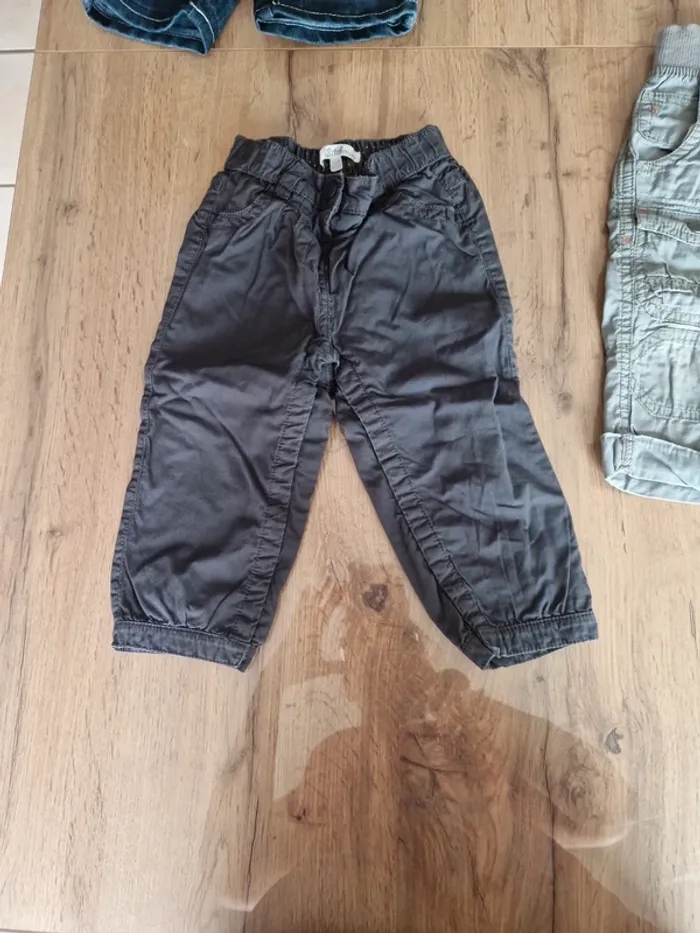 Lot - 2 pantalons + 2 bermudas + 1 tee shirt - 18 mois - photo numéro 2