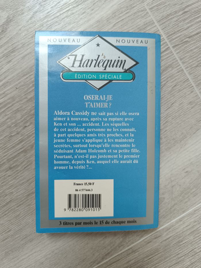 Livre Harlequin édition spéciale - photo numéro 2