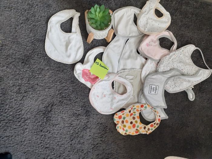 Lot de 15 bavoirs bébé
