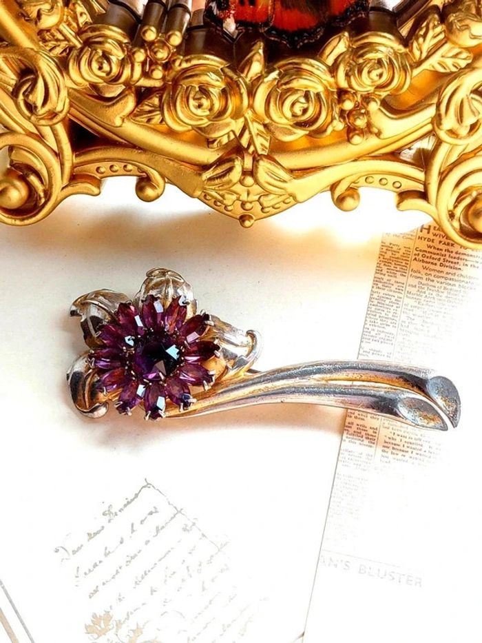 magnifique broche vintage fleurs pierres violette - photo numéro 2