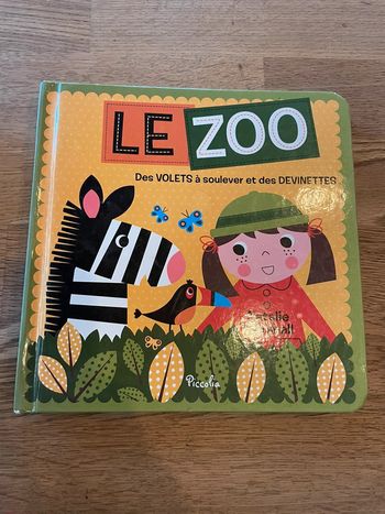 Livre Le Zoo avec des volets à soulever et des devinettes