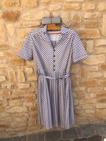 Très belle robe bleu atone et blanche