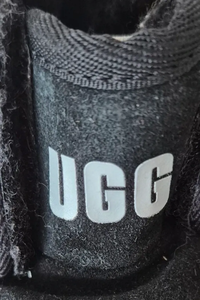 Bottines UGG Pointure 22 - photo numéro 3
