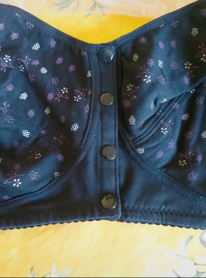 Brassière neuve 5 xl boutonnage devant - photo numéro 2