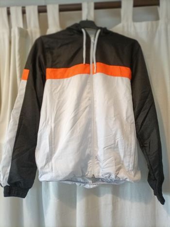 Gilet sweat à capuche blanc style survêtement ou coupe vent