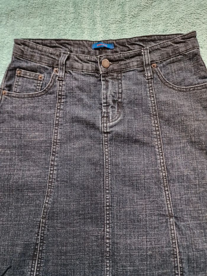 Très jolie jupe jean fendue taille 40 - photo numéro 3