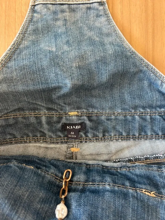 Très belle salopette en jeans kiabi 8 ans - photo numéro 2