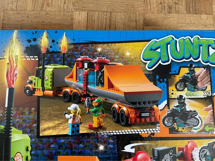 Boîte lego City 60294 Le camion de spectacle des Cascadeurs Neuve - photo numéro 14