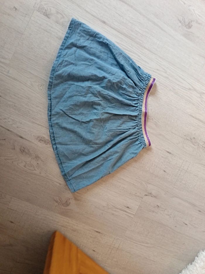 Jupe 8 ans fille de marque Gémo en très bon état