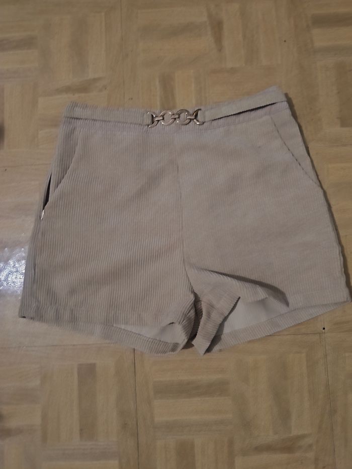 Short velours beige taille 38 - photo numéro 2