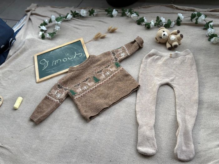 Ensemble neutre 9mois (beige mom) compsoe d’un pull kiabi et pantalon a pied vert baudet