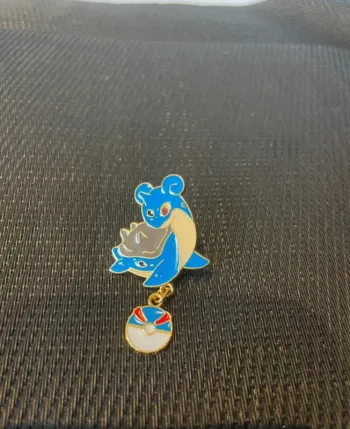 Pin’s Lokhlass Lapras avec pokeball masterball Pokémon broche en très bon état