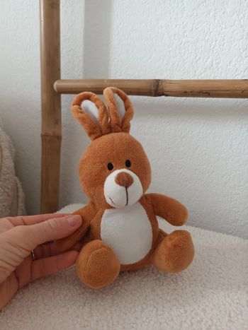 Petite peluche lapin hauteur environ 20 cm