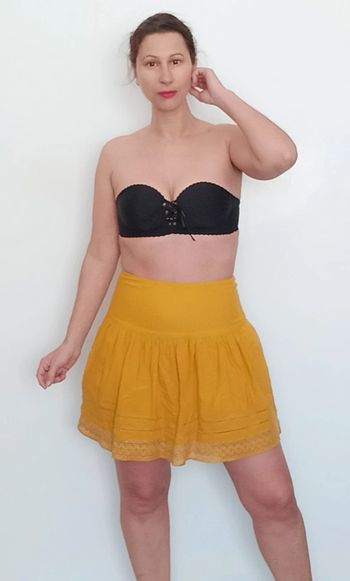 Jupe courte moutarde style bohème