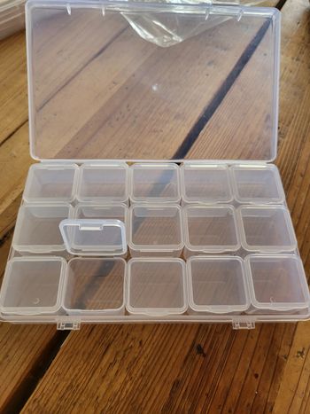 Petites boîtes de rangement 