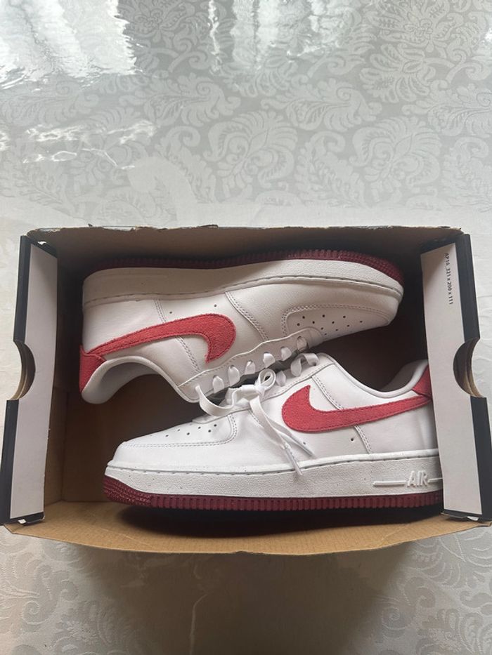 Basket Nike Air Force 1 AF1 rouge et blanches