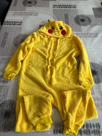 Pyjama combinaison pikachu