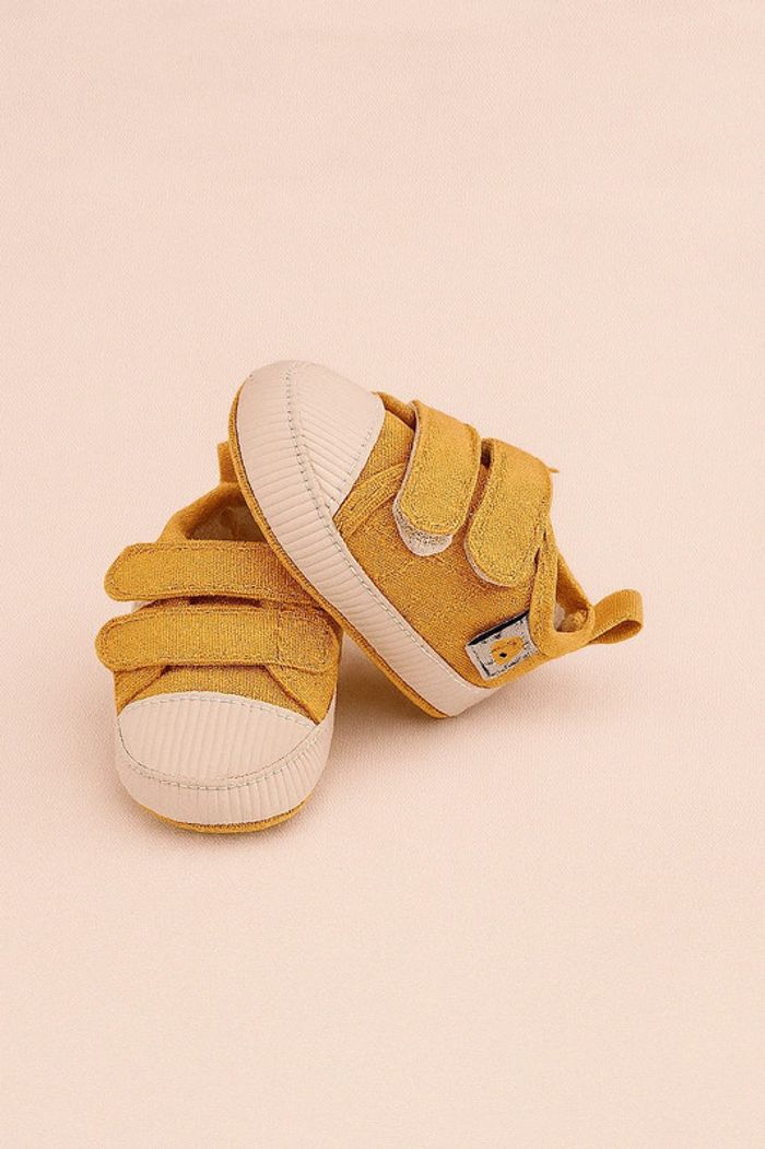 💚Baskets bébé jaunes – scratchs pratiques et look craquant
