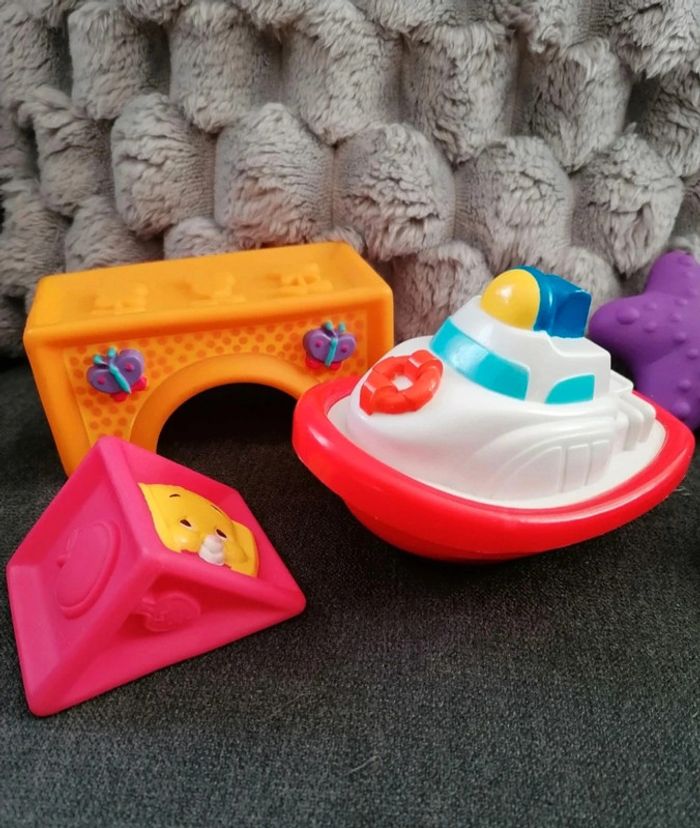 Lot de jouets de bain et 1 livre plastifié - photo numéro 3