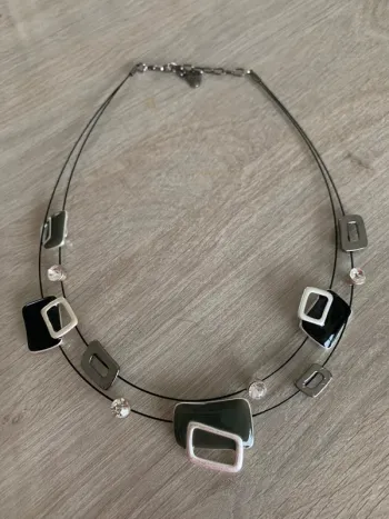 Collier ras de cou