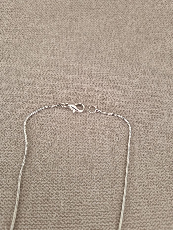 Collier argenté avec décorations et perles rosées - photo numéro 8