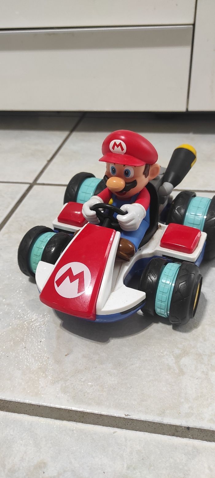 Mario voiture sans la télé commande - photo numéro 3