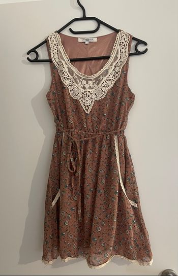 Robe fleurs et dentelle