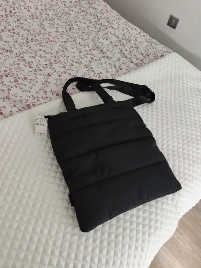 Grand sac matelassé noir Stradivarius anses et bandoulière neuf