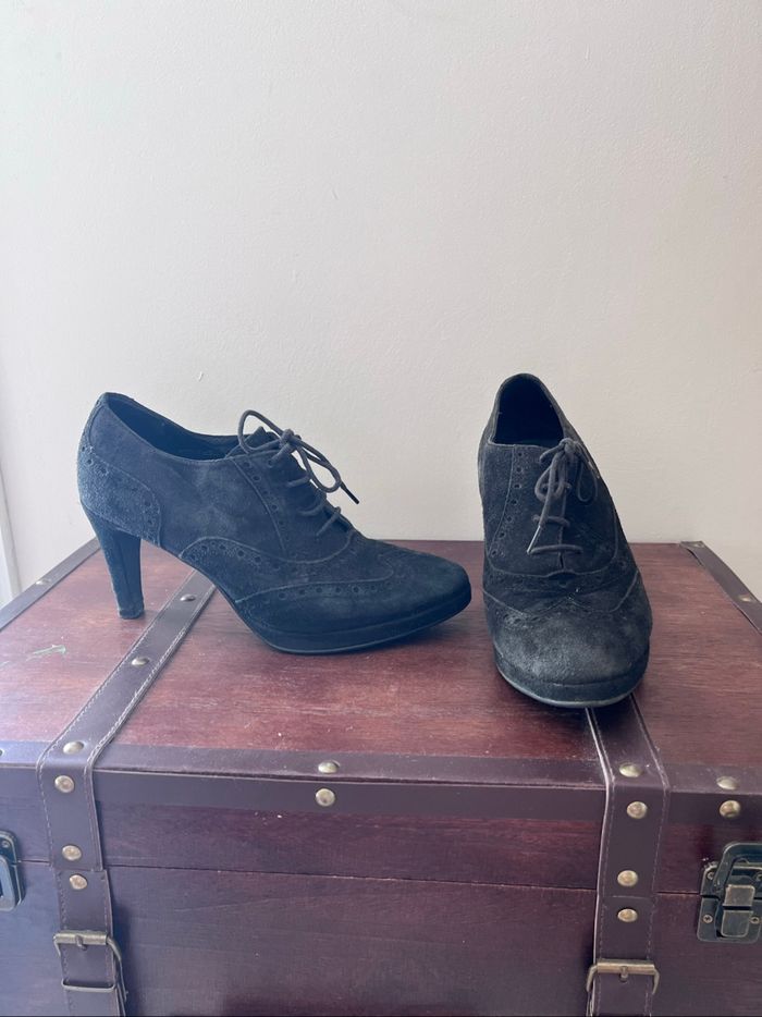 Talons en cuir noir - photo numéro 2