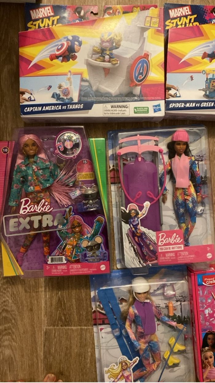 Lot neuf de poupées  Barbie  neuve