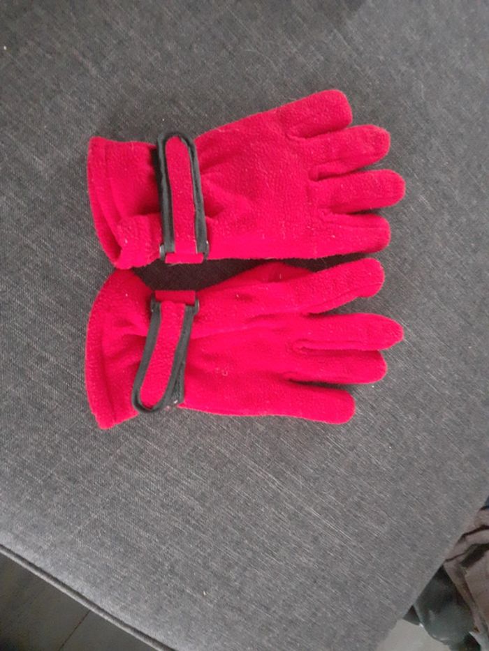 Gants rouges en polaire - photo numéro 2