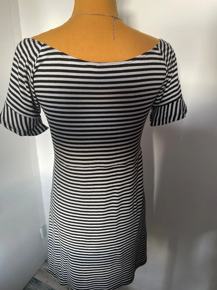 Robe noire et blanche - photo numéro 4