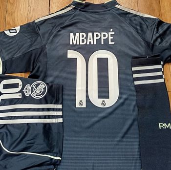 Mbappé Réal de Madrid Away 2026 taille 12 ans + patchs
