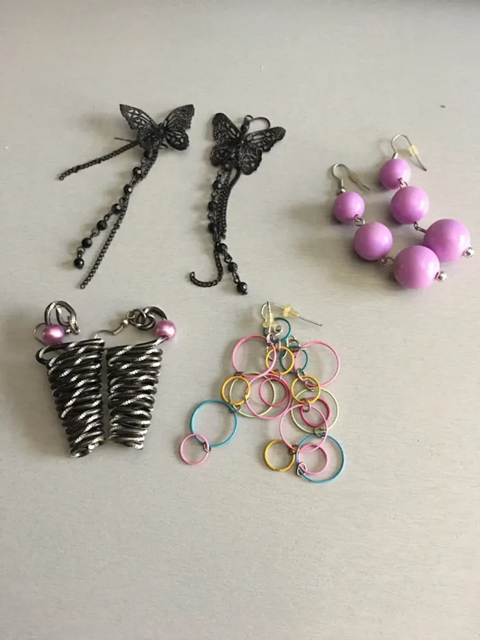 4 paires de boucle d’oreilles fantaisie