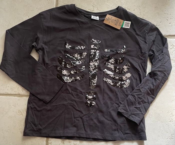 Tee shirt fille neuf taille 10 ans