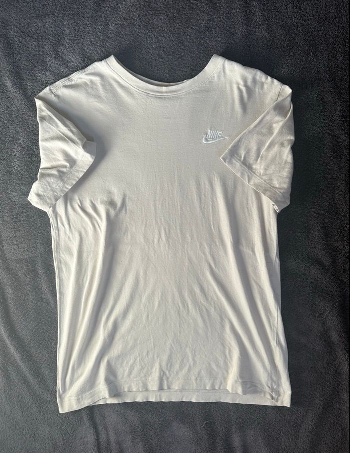 T-shirt Nike beige – Marque – Bon état – Pas cher - photo numéro 2