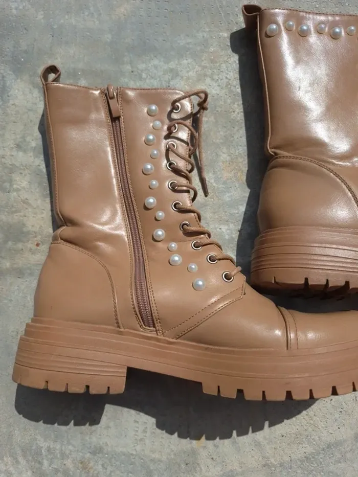 Bottines beige avec perles - photo numéro 2