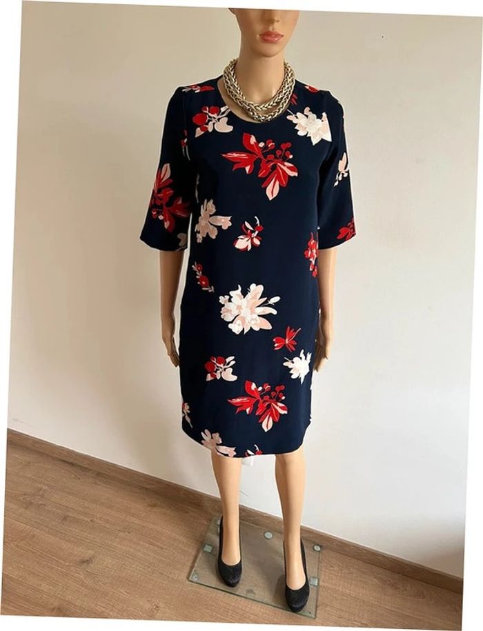 Robe bleue marine et imprimée à manches courtes WE taille XS bon état (petit défaut) - photo numéro 3