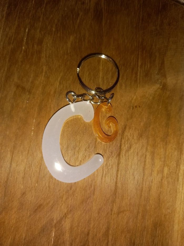 Porte clé lettre C résine epoxy