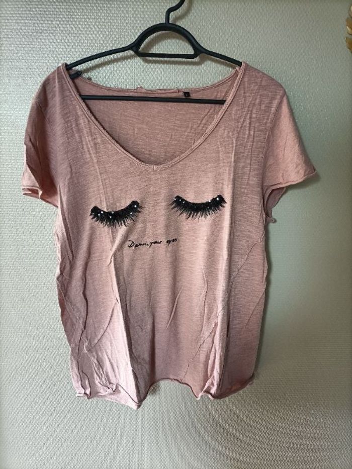 Tshirt rose avec yeux oeil sequin