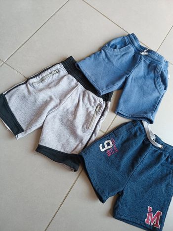 Shorts taille 4/5 ans