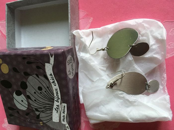 Boucles d’oreilles percées métal émaillé asymétriques neuves - photo numéro 2