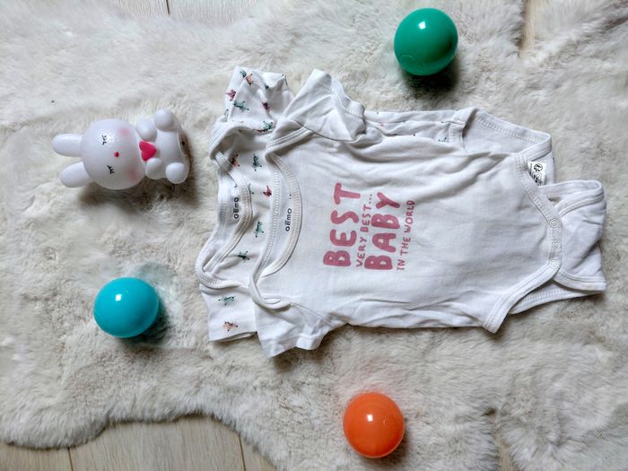 lot de 2 bodies Gémo taille 6 mois