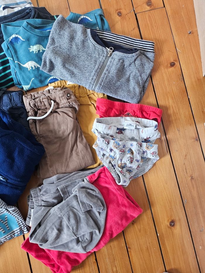 Gros lot garçon 2ans 24mois automne hiver - photo numéro 2