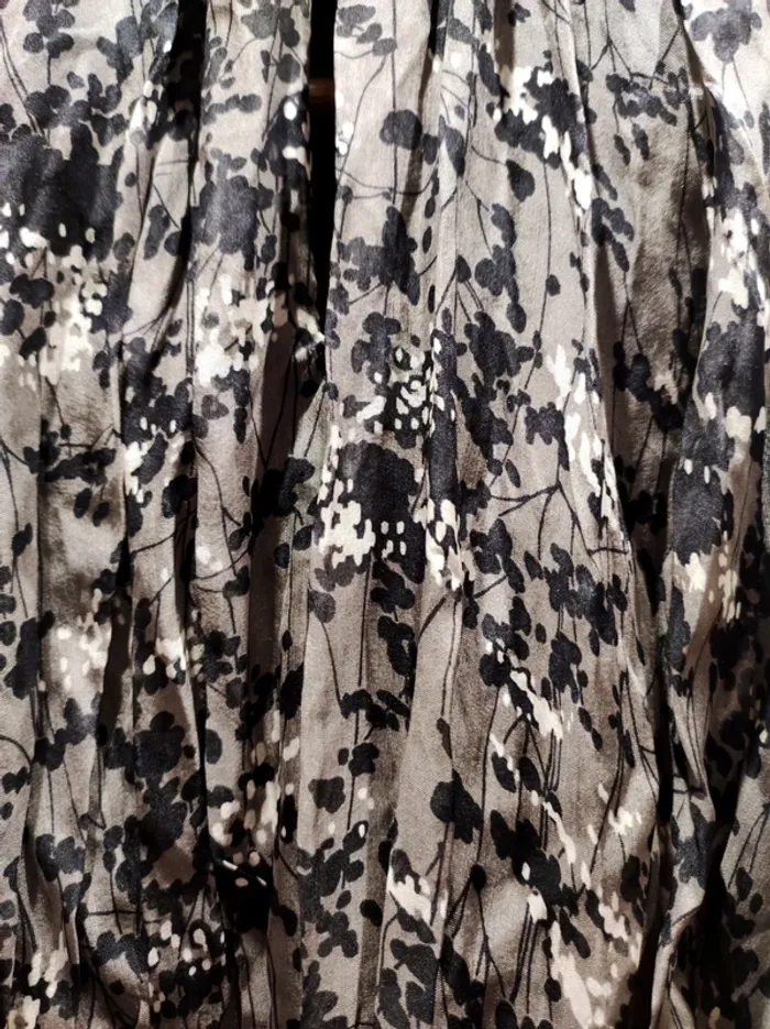 Robe longue fleurie en soie - très bon état - photo numéro 7