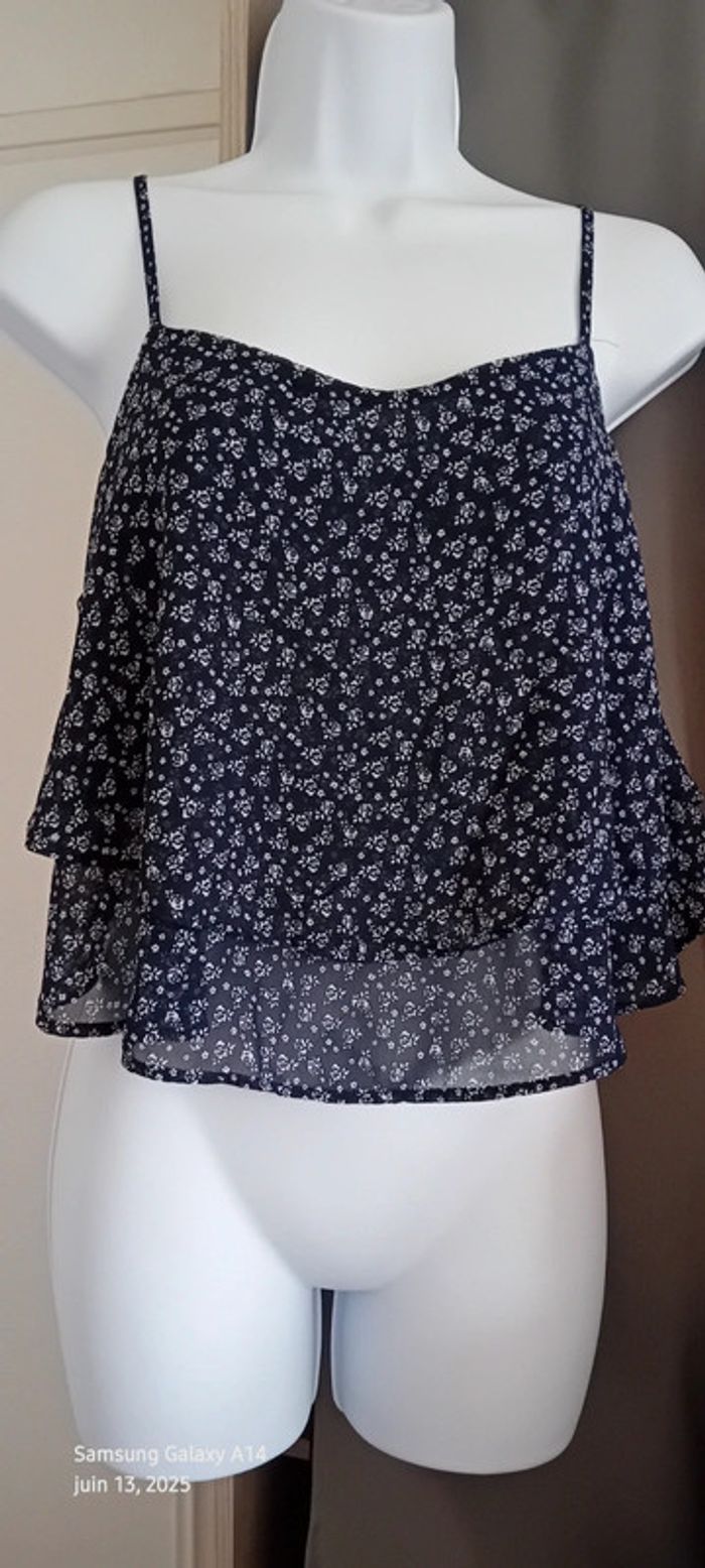 Top court fines bretelles avec volants imprimé fleurs marine femme S Tailly weijl