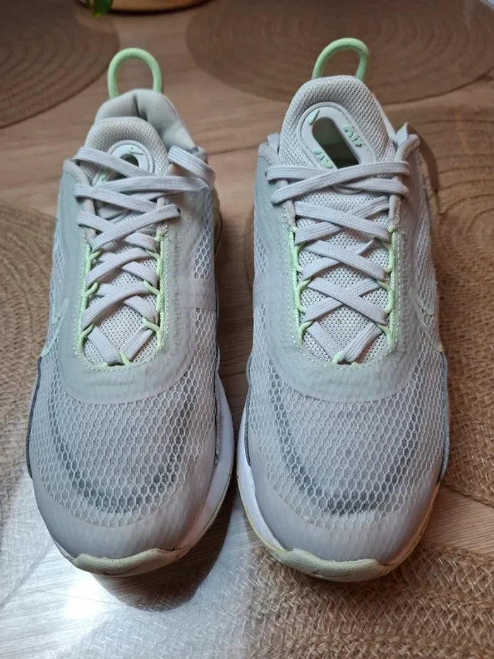 Nike Air Max 2090 Femme Taille 38 – Excellent état - photo numéro 4