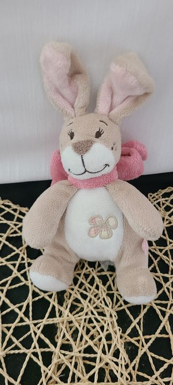 Doudou peluche lapin beige rose fleur Oscarine Noukie's 20 cm