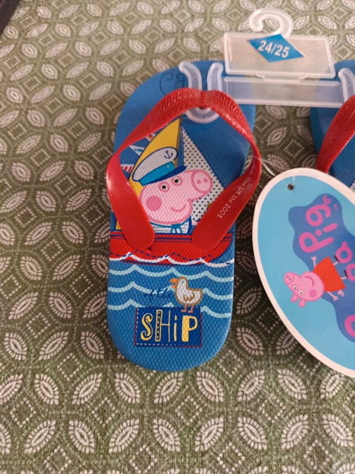 Paire de claquettes neuves Peppa pig taille 24/25 - photo numéro 2